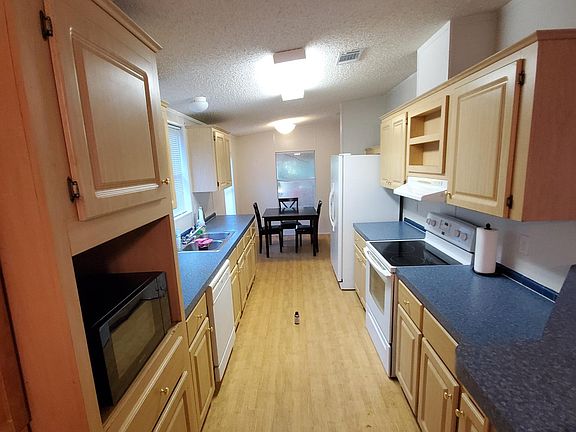 5th image of 8354 NE 33rd Ct
