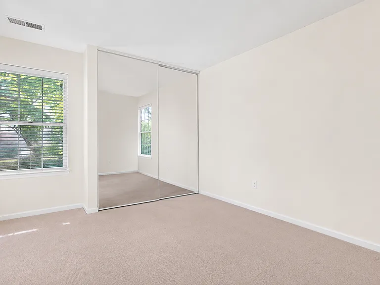 2974 Yarling Ct #2974 — Photo 7