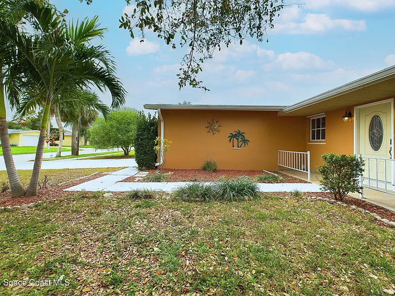 1202 Yacht Club Blvd — Photo 3