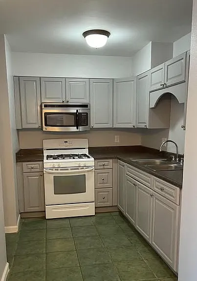 2504 Kenneth Dr — Photo 5