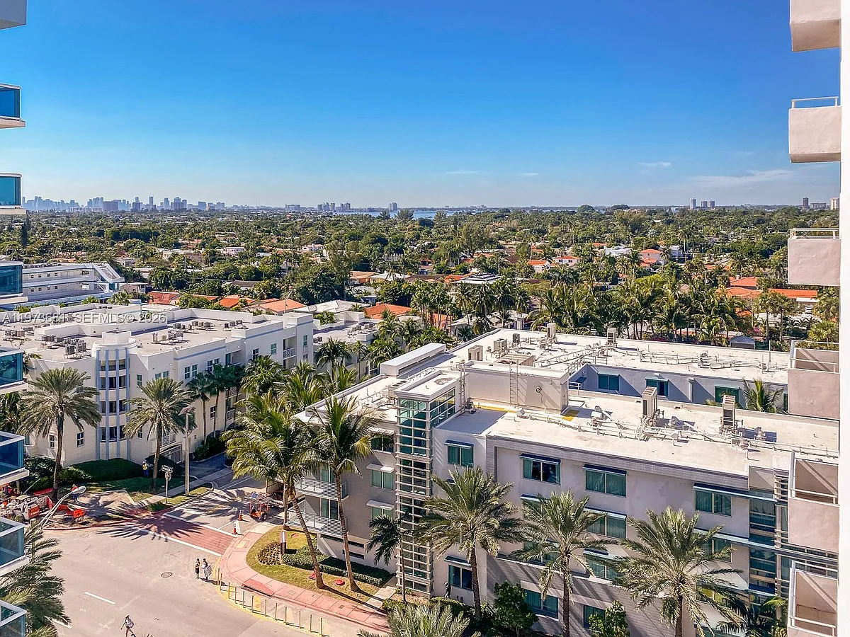 Building Photo - 9225 Collins Ave #1010
