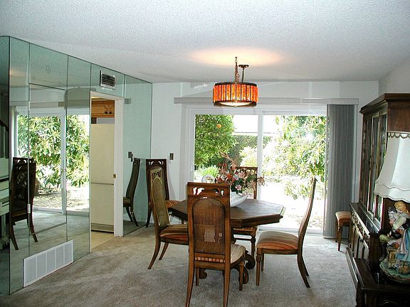 Formal dining room