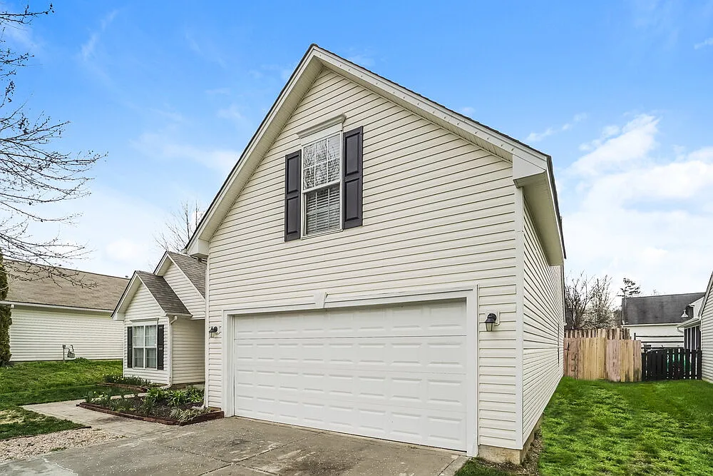 3 bed, 2.0 bath, 1800 sqft, $2,265 — Photo 4
