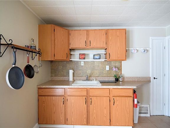 4th image of 9209 Orchard Ave