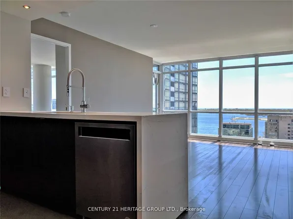 15 Fort York Blvd, Toronto, ON