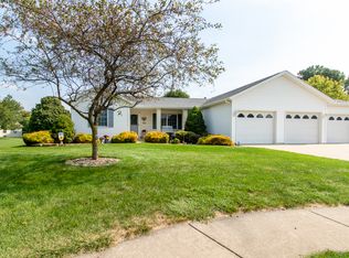 105 Dove Ct, Hudson, IL