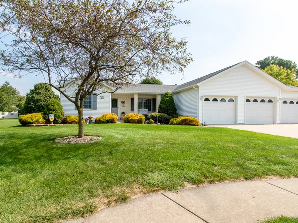 105 Dove Ct, Hudson, IL 61748
