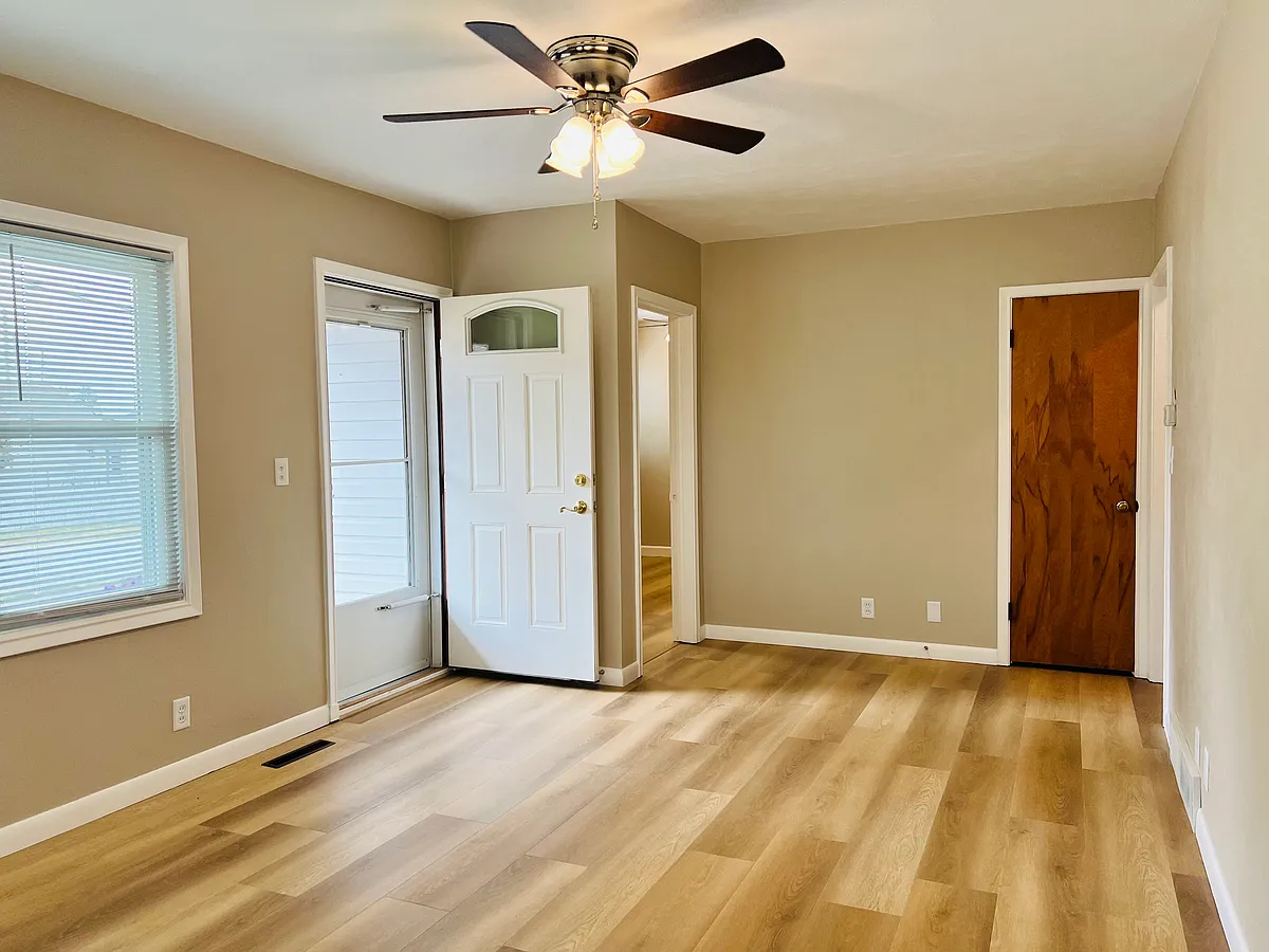 Living room - 700 15th St