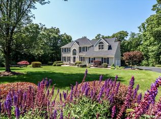 3 Canterbury Ln, Sandy Hook, CT 06482