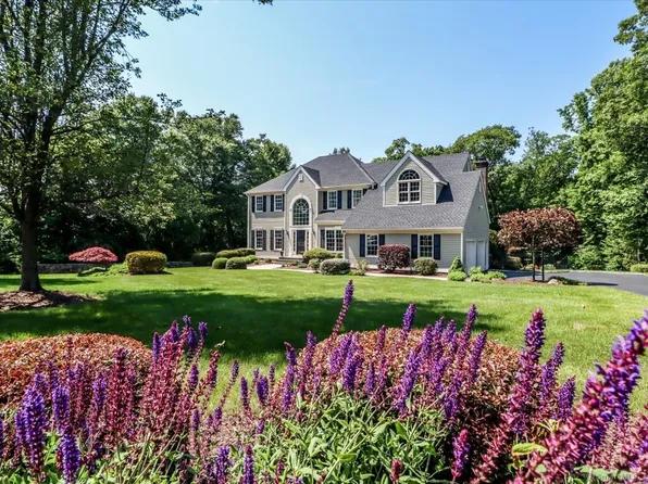 3 Canterbury Lane, Newtown, CT 06482