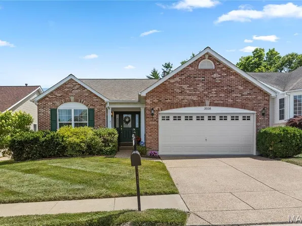 2038 Hawks Landing Dr, Lake Saint Louis, MO 63367