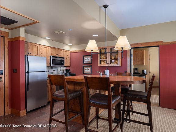 5th image of 10 Warm Creek Ln #210-212