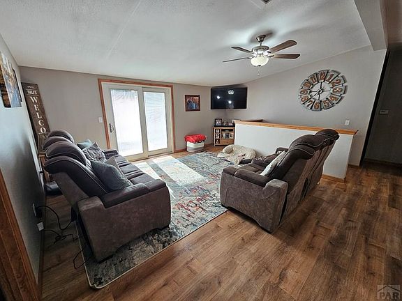 4th image of 460 E 4th Ave