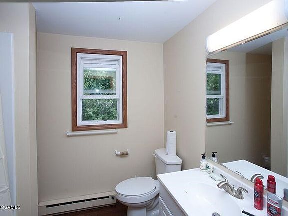 2nd floor full bathroom