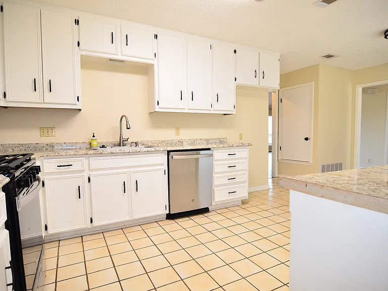 5107 Rain Creek Pkwy — Photo 9