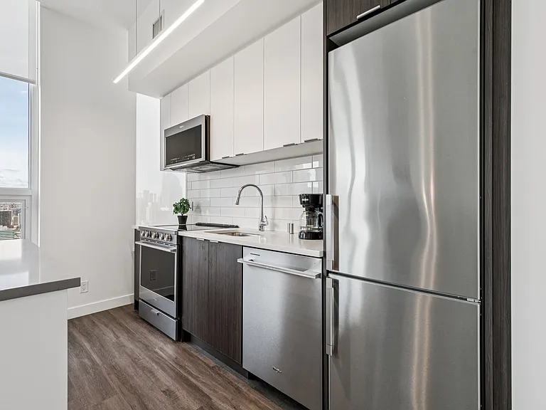 1221 Macleod Trl SE — Photo 15