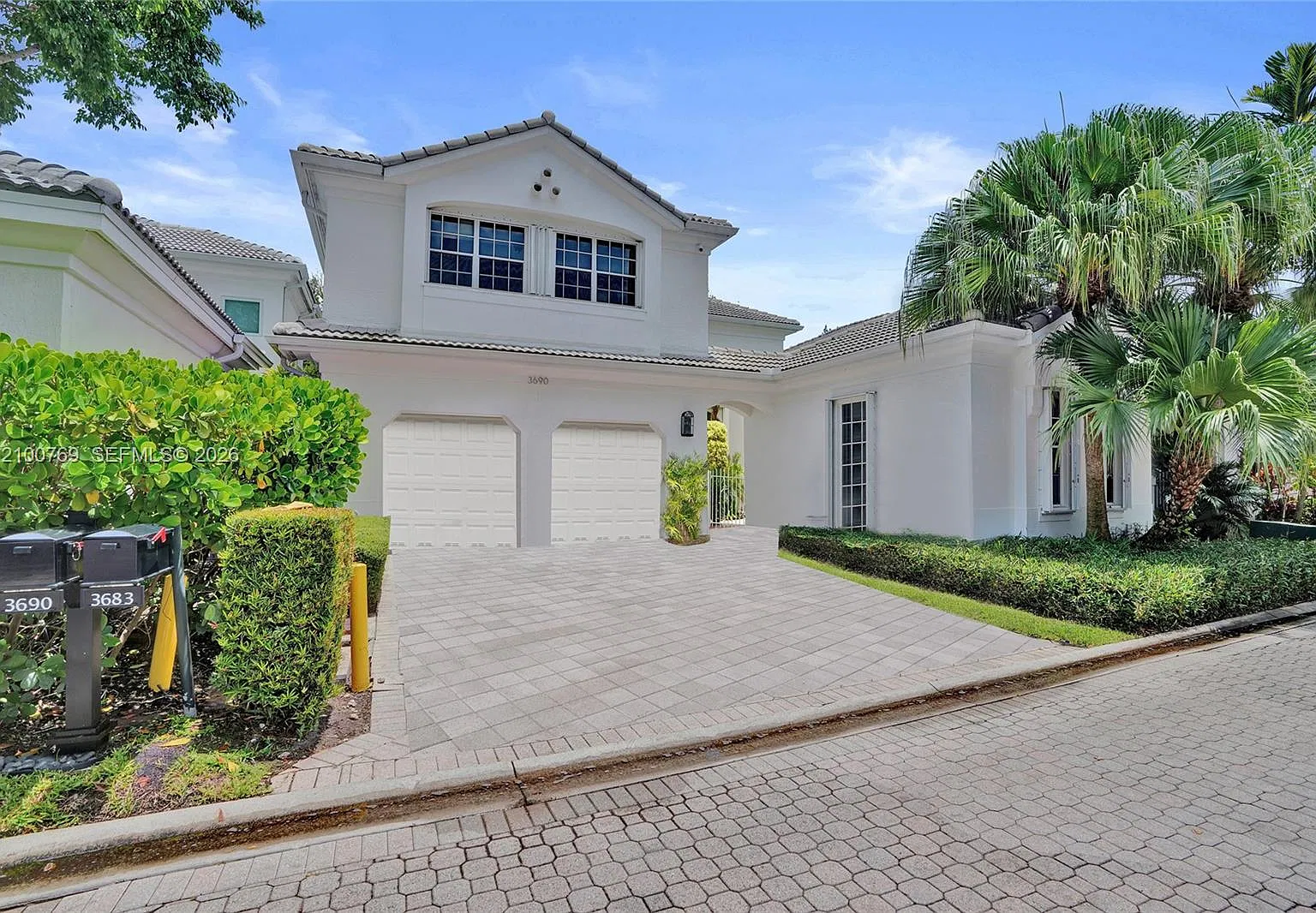 Aventura Estates — Photo 1