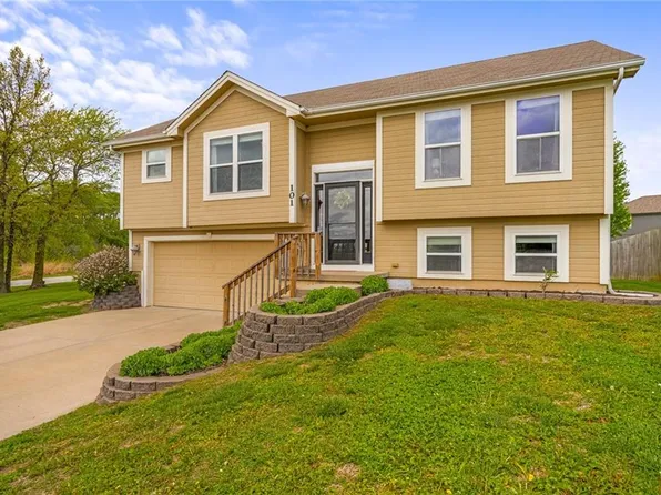 101 Bridgeport Dr, Smithville, MO 64089