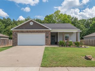 1170 S Spritz Dr, Fayetteville, AR 72701