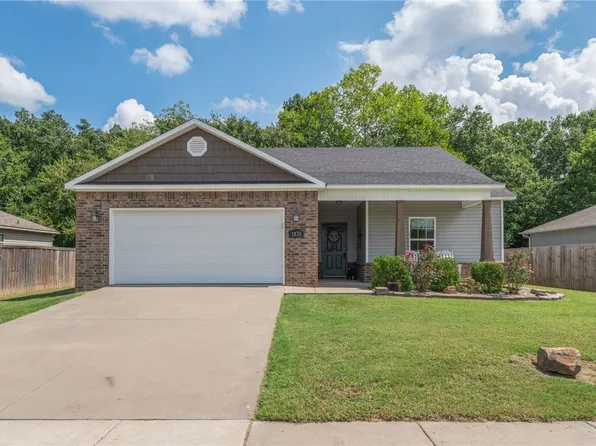 1170 S Spritz Dr, Fayetteville, AR 72701