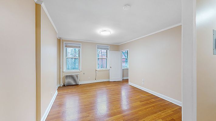 1st image of 220 W 16th St APT 31
