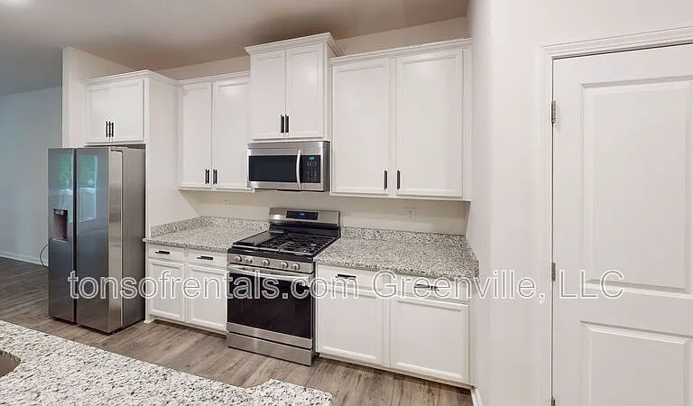 312 Highline Trl — Photo 5