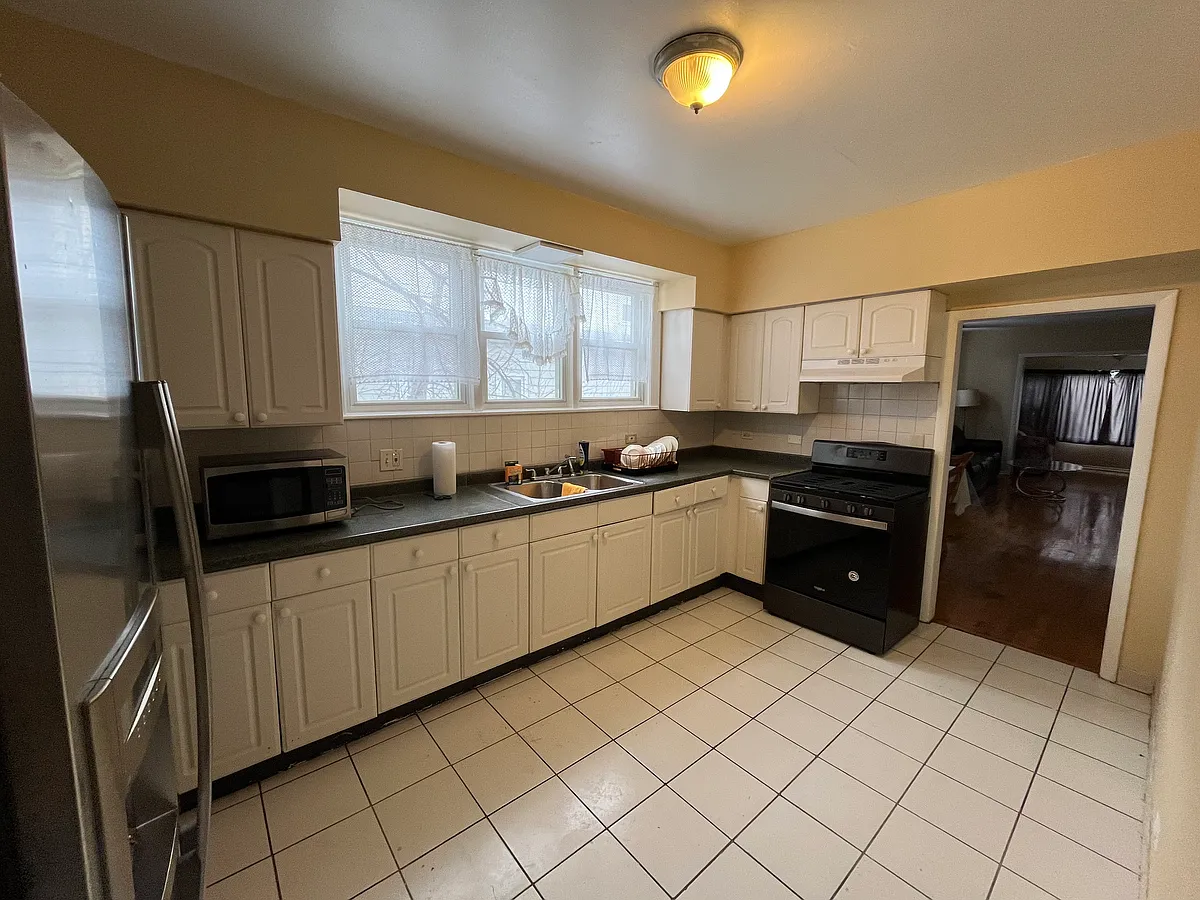 Building Photo - 1827 Darrow Ave #1