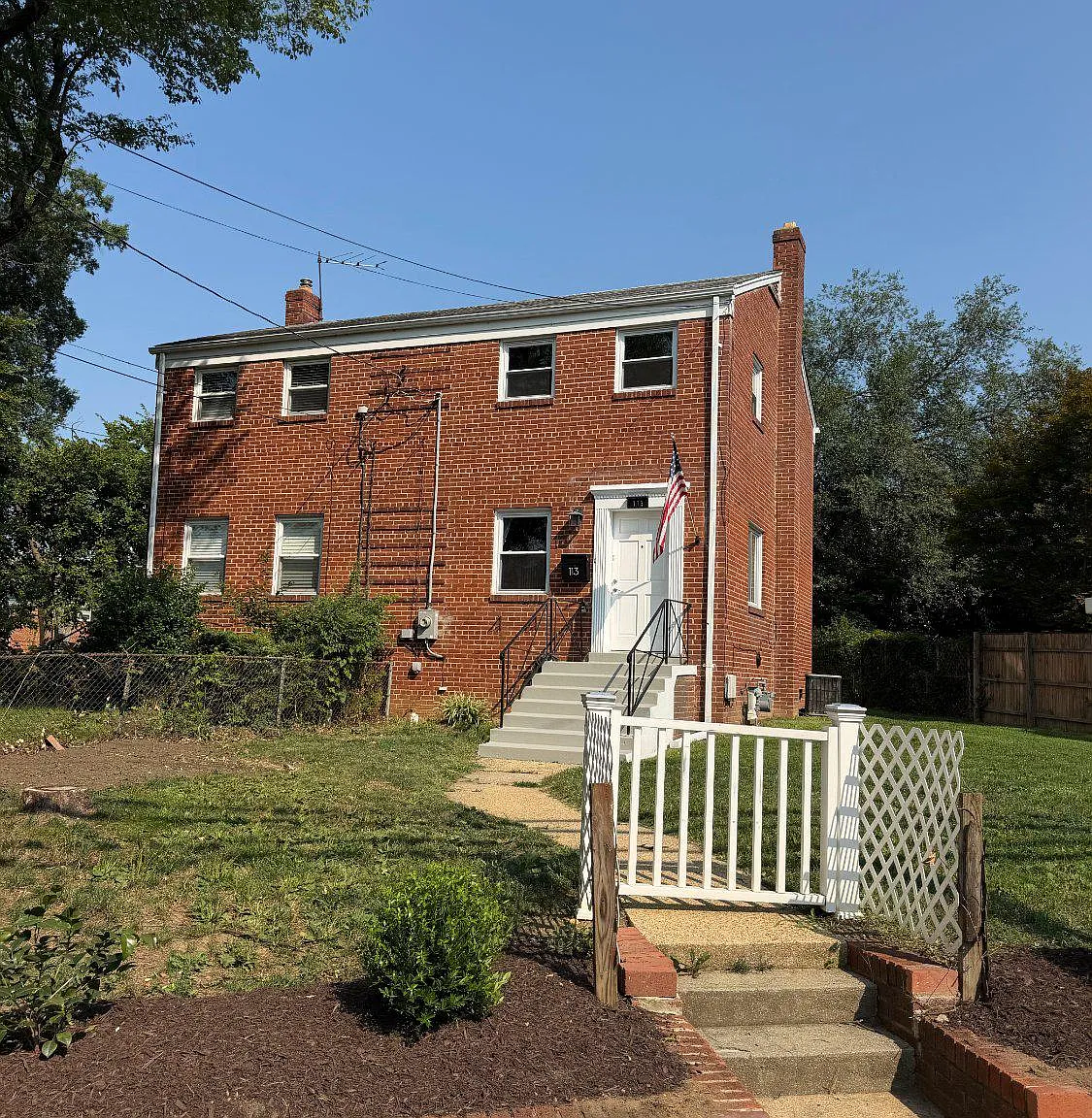2 bed, 1.0 bath, 1188 sqft, $2,700 — Photo 1