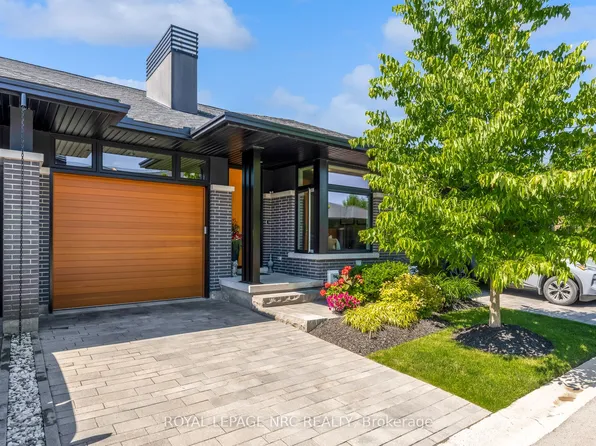 15 Taliesin Trl, Welland, ON L3C 0H5