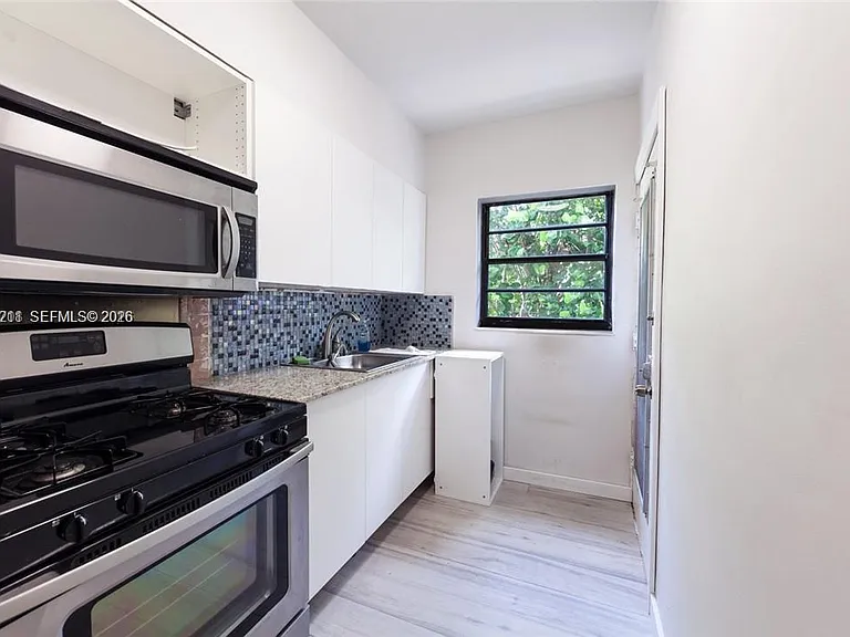 7845 NE Bayshore Ct #8 — Photo 16