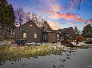 9244 Robbins Rd, Le Roy, NY 14482