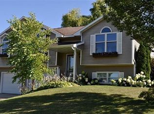 517 Nordic Trl, Mount Horeb, WI 53572