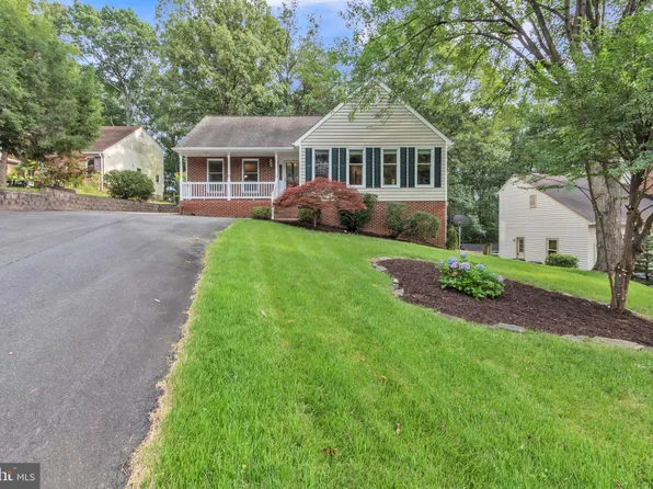 1041 Portugal Dr, Stafford, VA 22554