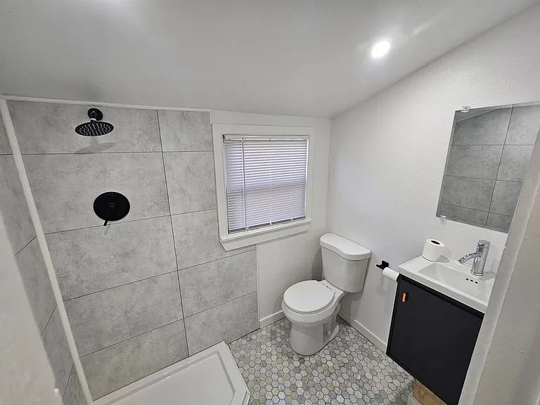 1930 Arcadian Ave #AR193 — Photo 9