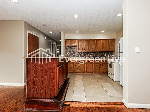 5th image of 2669 Montana Ave
