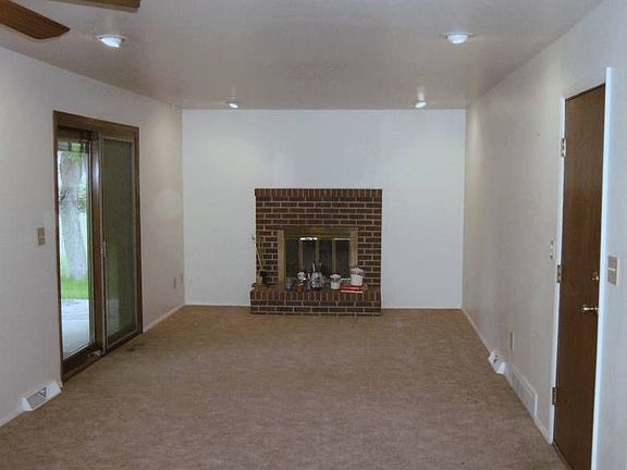 Wood burning fireplace in fr