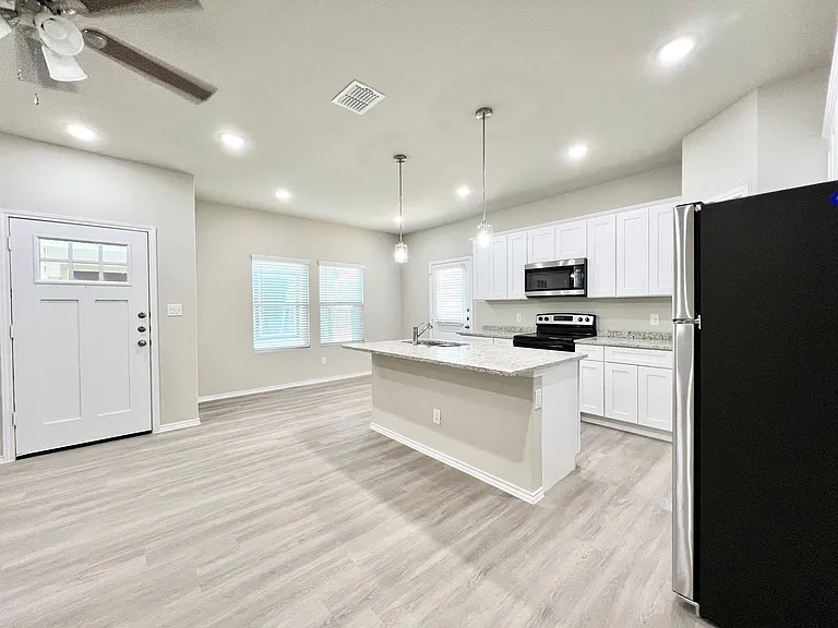 3501 NW Renfro St #204 — Photo 9