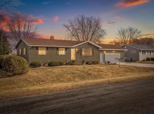 W8408 Woodview Dr, Onalaska, WI 54650