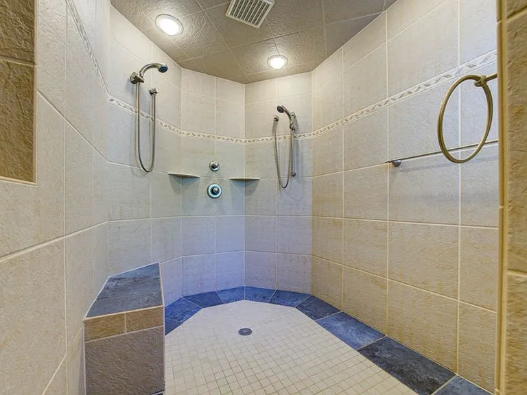 546 Webster St — Photo 3