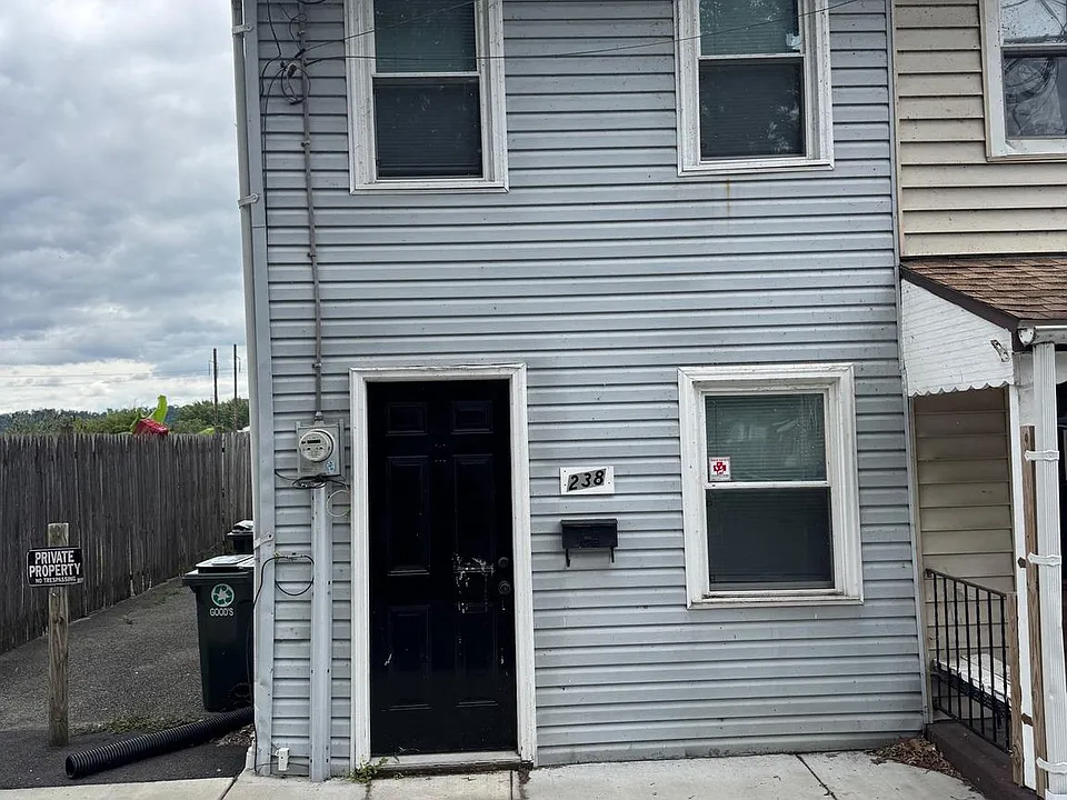 238 S 2nd St