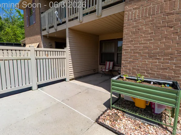 61200 Greenwood Dr, South Lyon, MI 48178