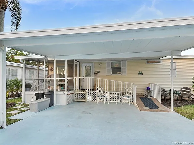 7073 SE Birchwood Ln — Photo 2