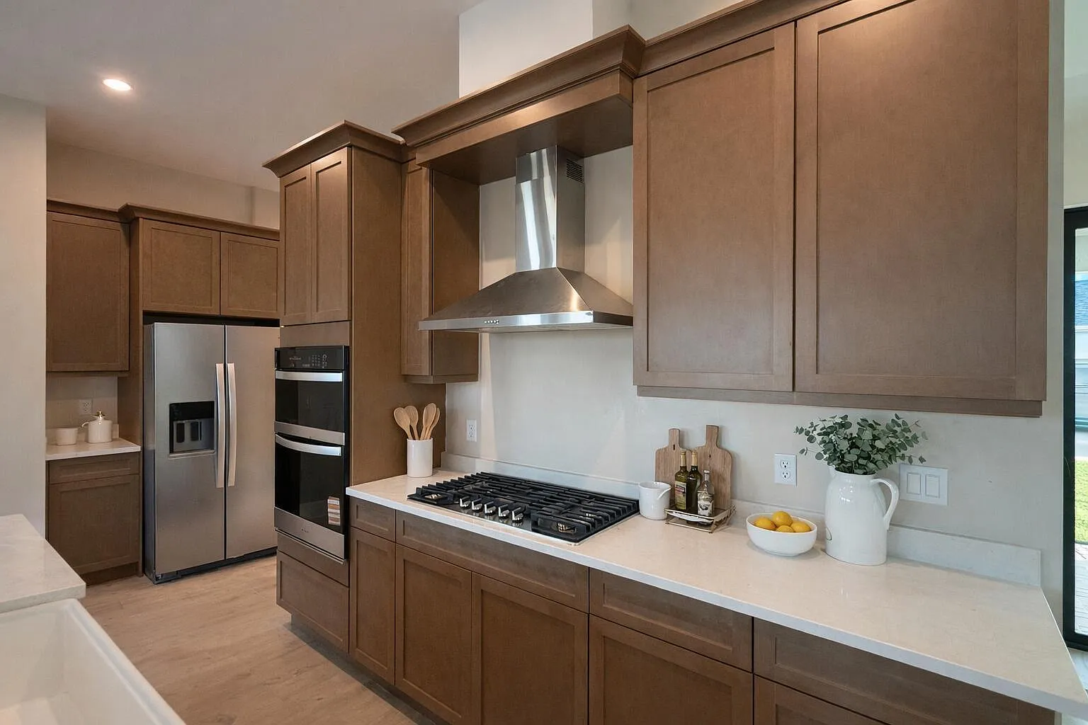 3 bed, 2.5 bath, 2555 sqft, $5,999 — Photo 3