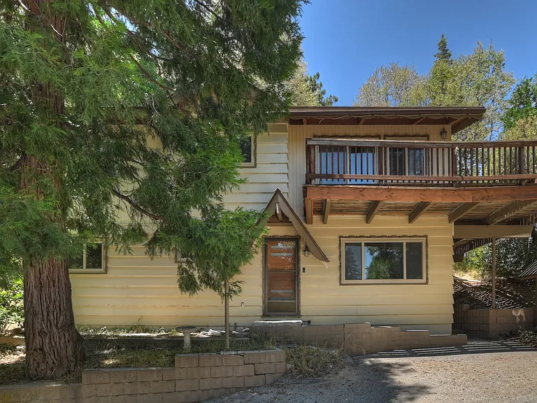 24581 Horst Dr — Photo 2