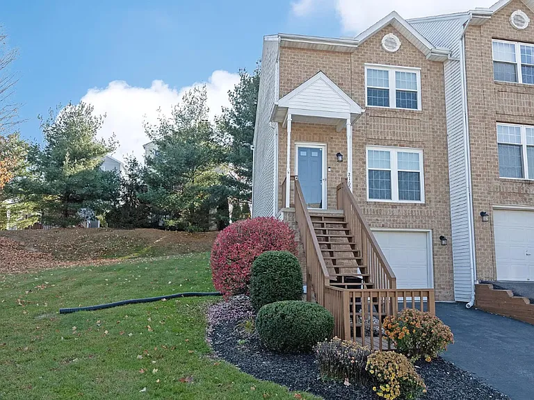 2165 Saint Clair Ct — Photo 1