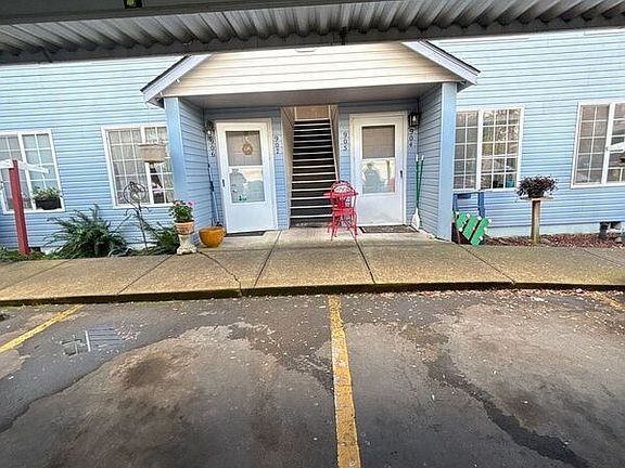 2nd image of 907 Bryan Ct NE