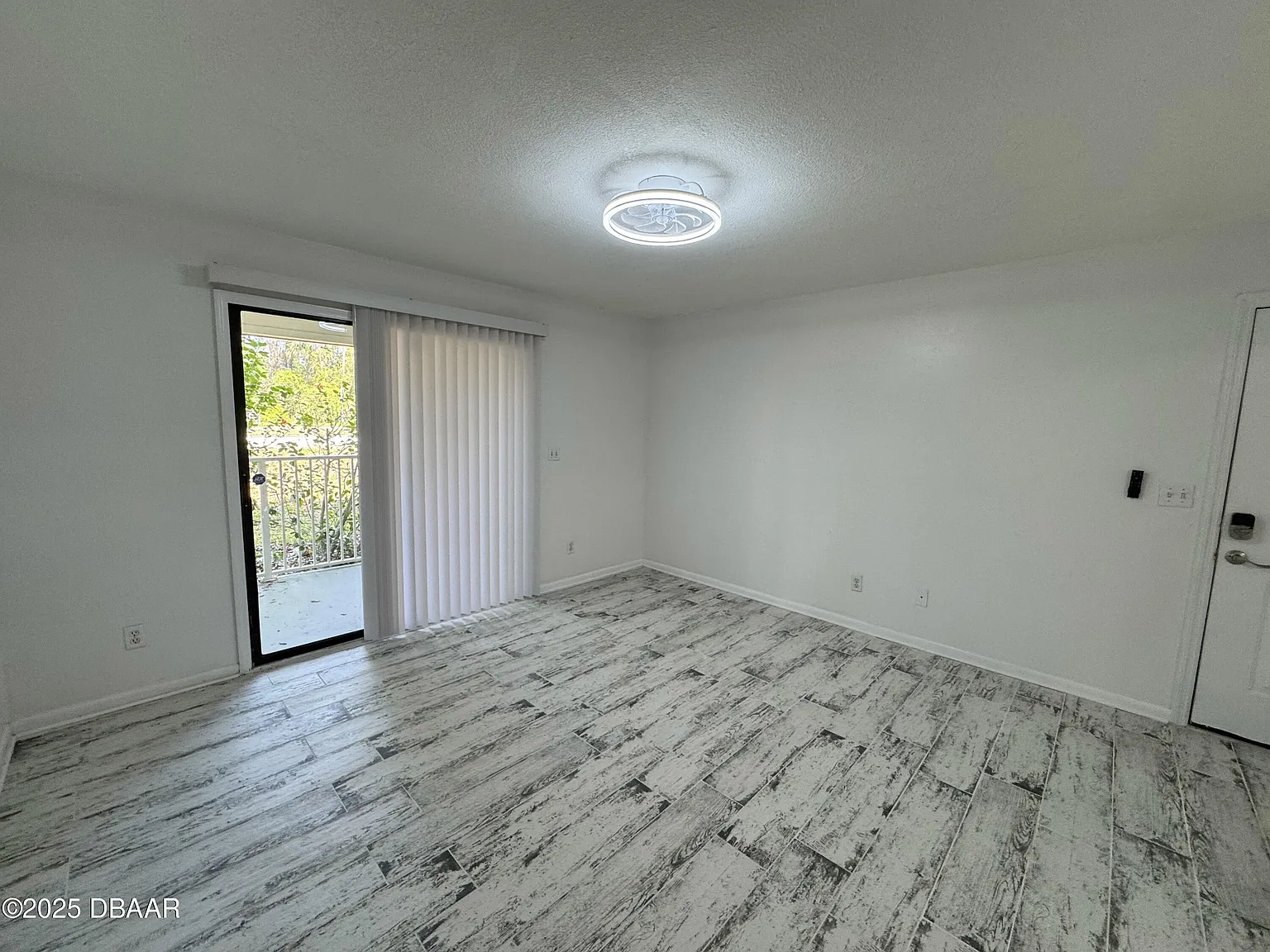 2 bed, 2.0 bath, 905 sqft, $1,800 — Photo 2