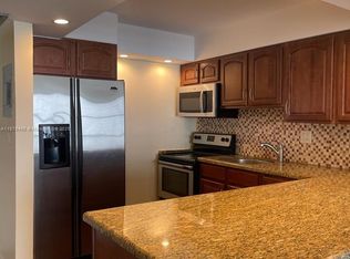 1000 Parkview Dr APT 926, Hallandale, FL 33009