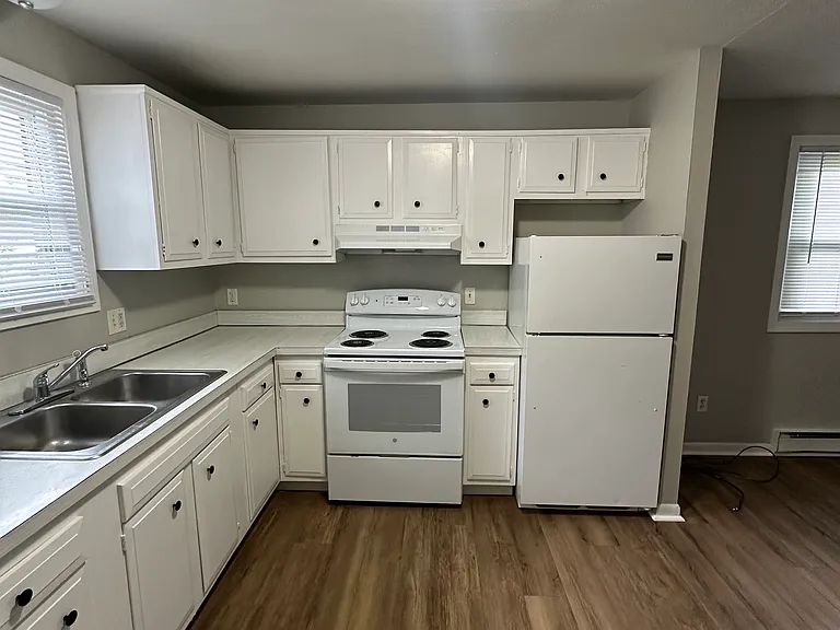 451 Main St #4 — Photo 1