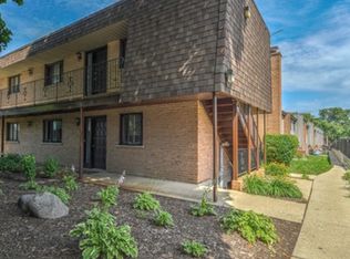 520 E Main St E APT 1C, Barrington, IL 60010